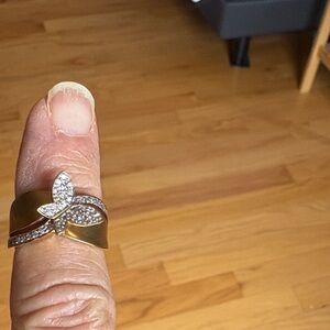 Elegant 14kt Gold Butterfly Ring with Diamond Accents